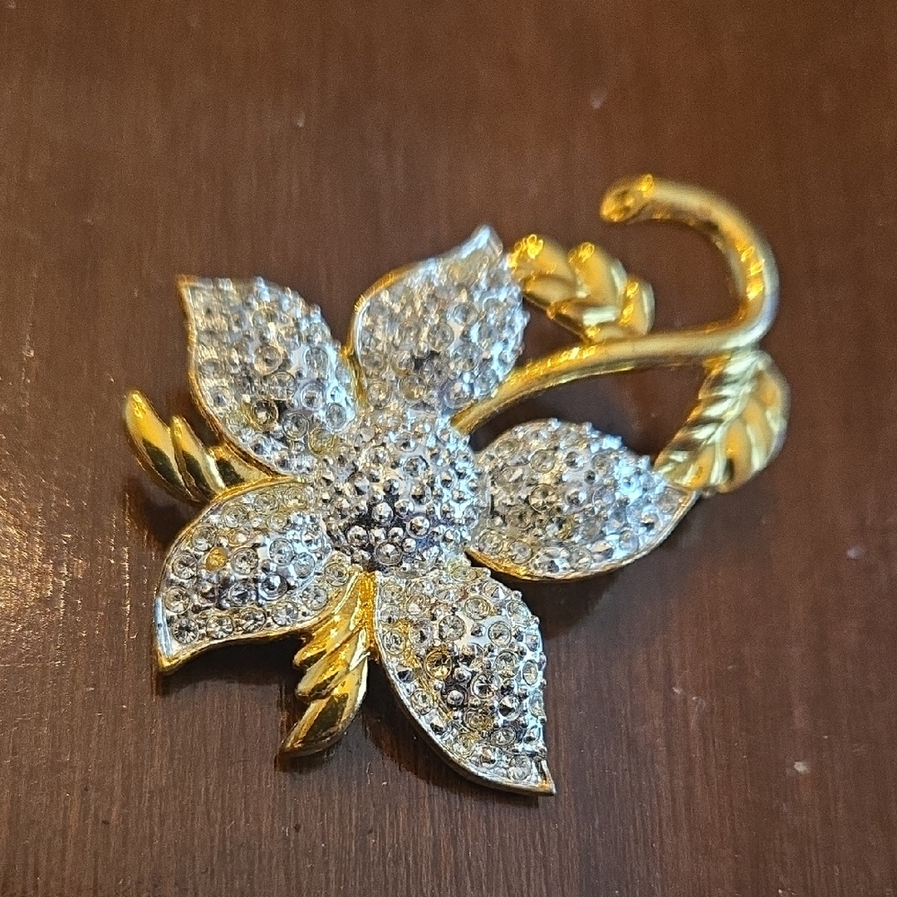 Vintage Two-Tone Flower Brooch Pin Crystal Rhinestone Crystal Gold Silver Leaves